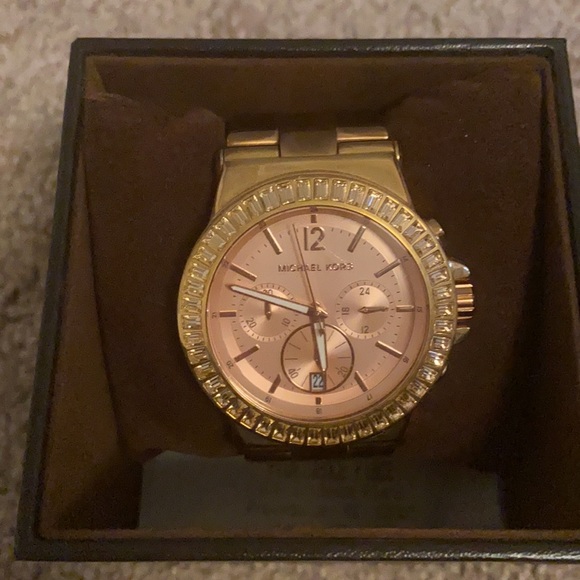 Michael Kors Rose Gold Watch - Picture 2 of 3
